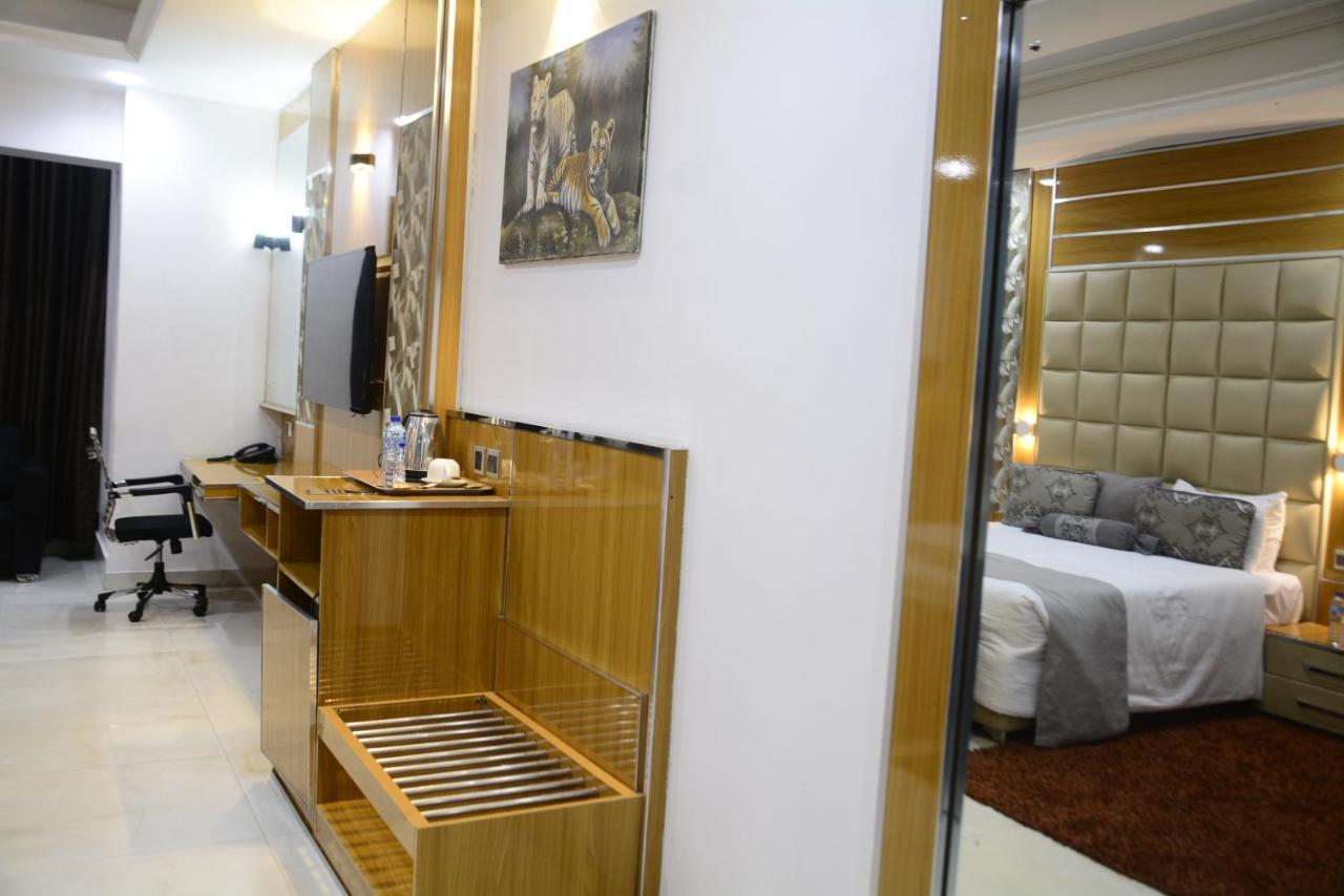 לקי Caesar'S Luxury Hotel מראה חיצוני תמונה