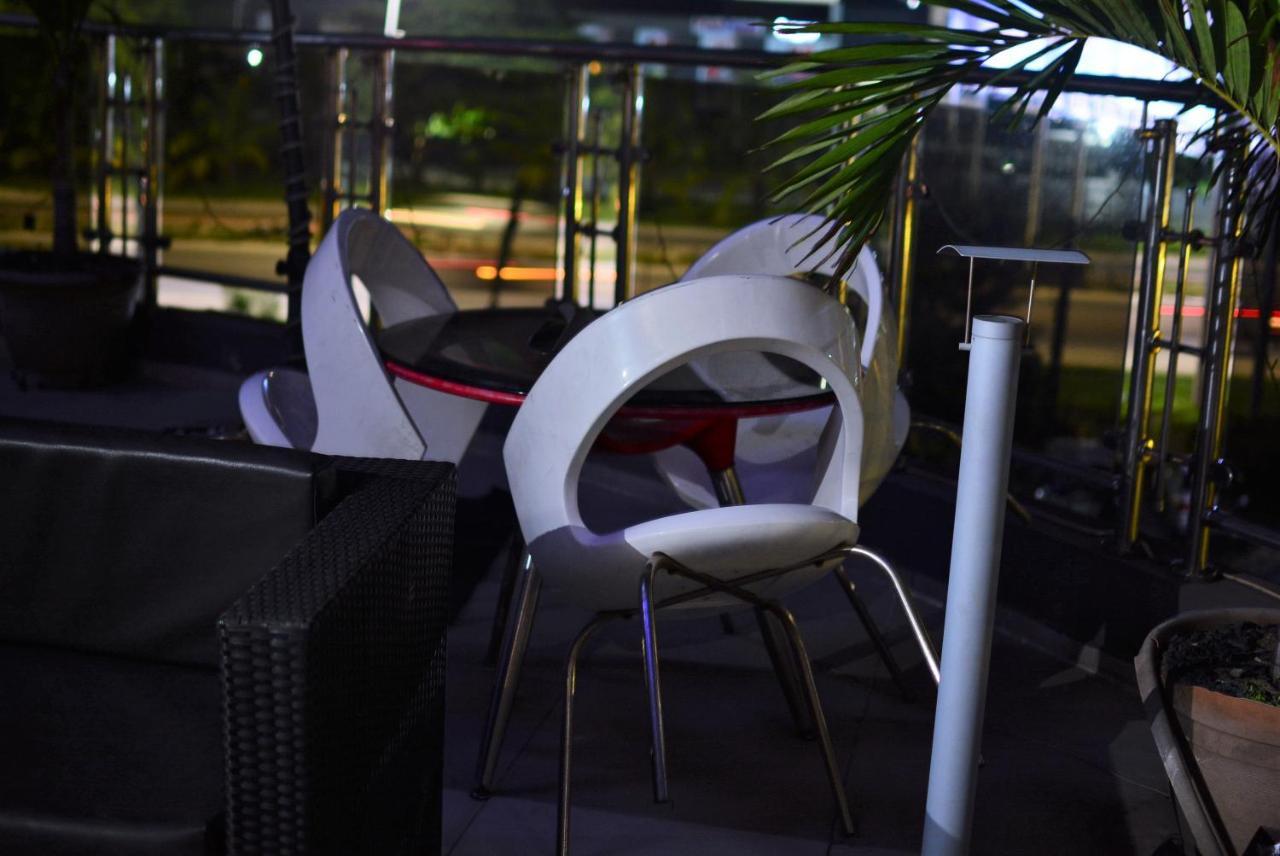 לקי Caesar'S Luxury Hotel מראה חיצוני תמונה