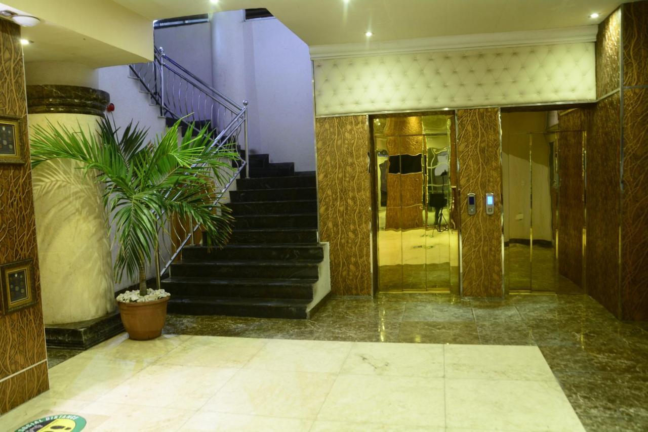 לקי Caesar'S Luxury Hotel מראה חיצוני תמונה