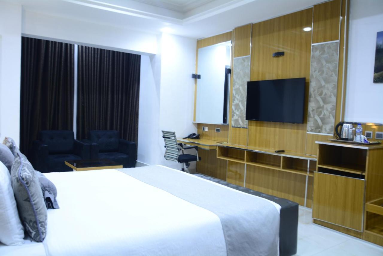 לקי Caesar'S Luxury Hotel מראה חיצוני תמונה