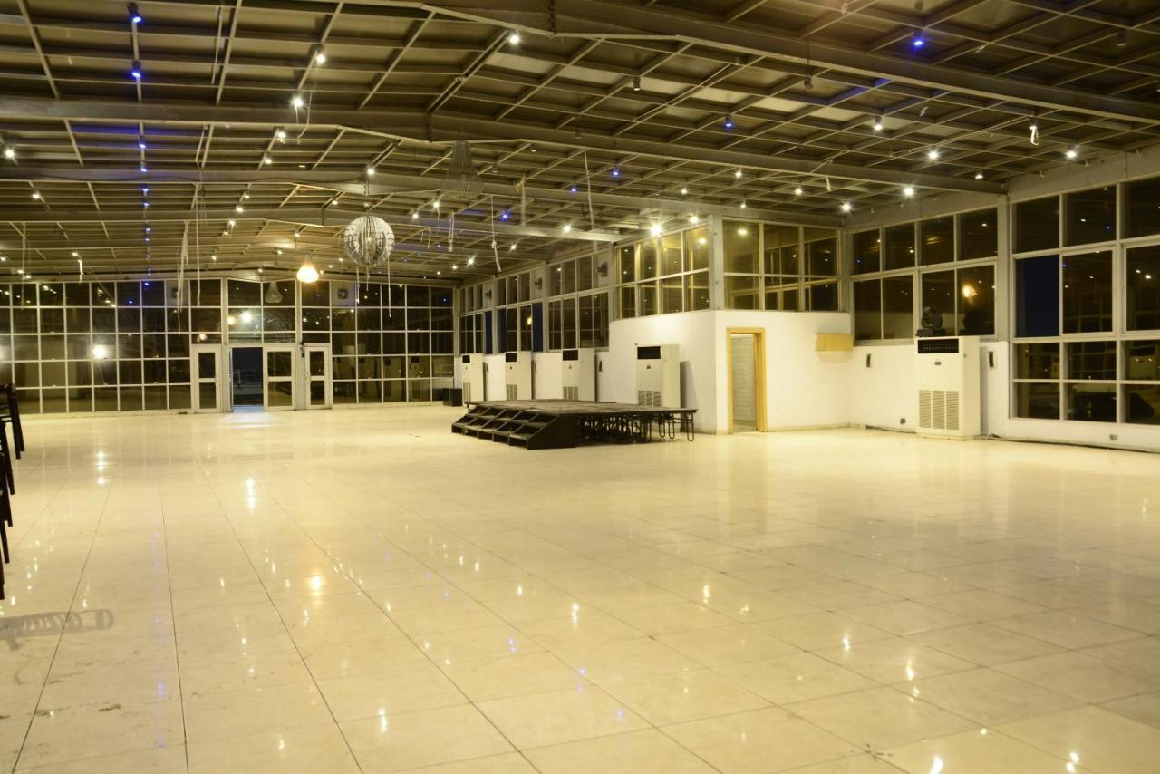לקי Caesar'S Luxury Hotel מראה חיצוני תמונה