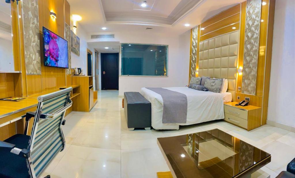 לקי Caesar'S Luxury Hotel מראה חיצוני תמונה