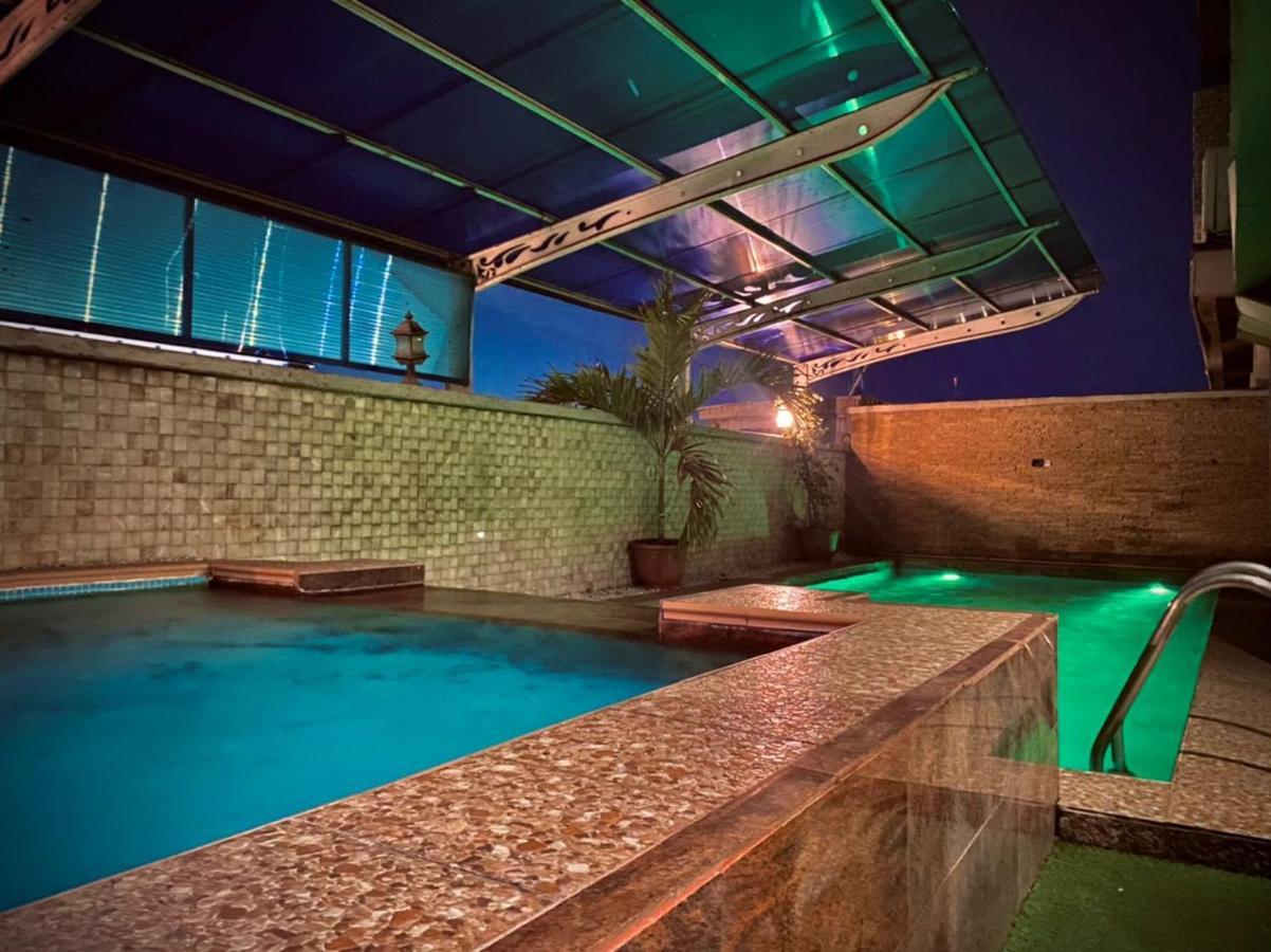 לקי Caesar'S Luxury Hotel מראה חיצוני תמונה