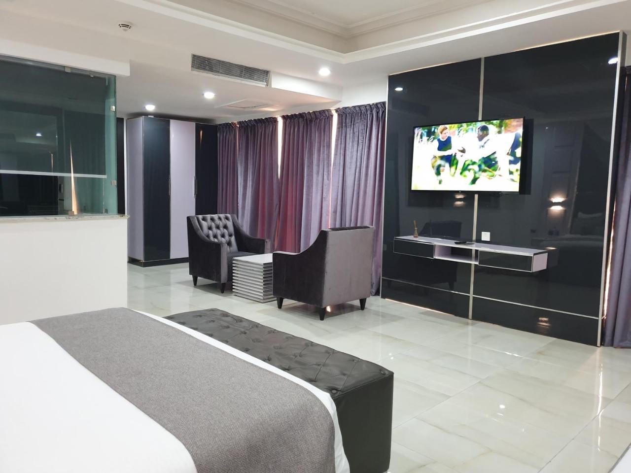 לקי Caesar'S Luxury Hotel מראה חיצוני תמונה