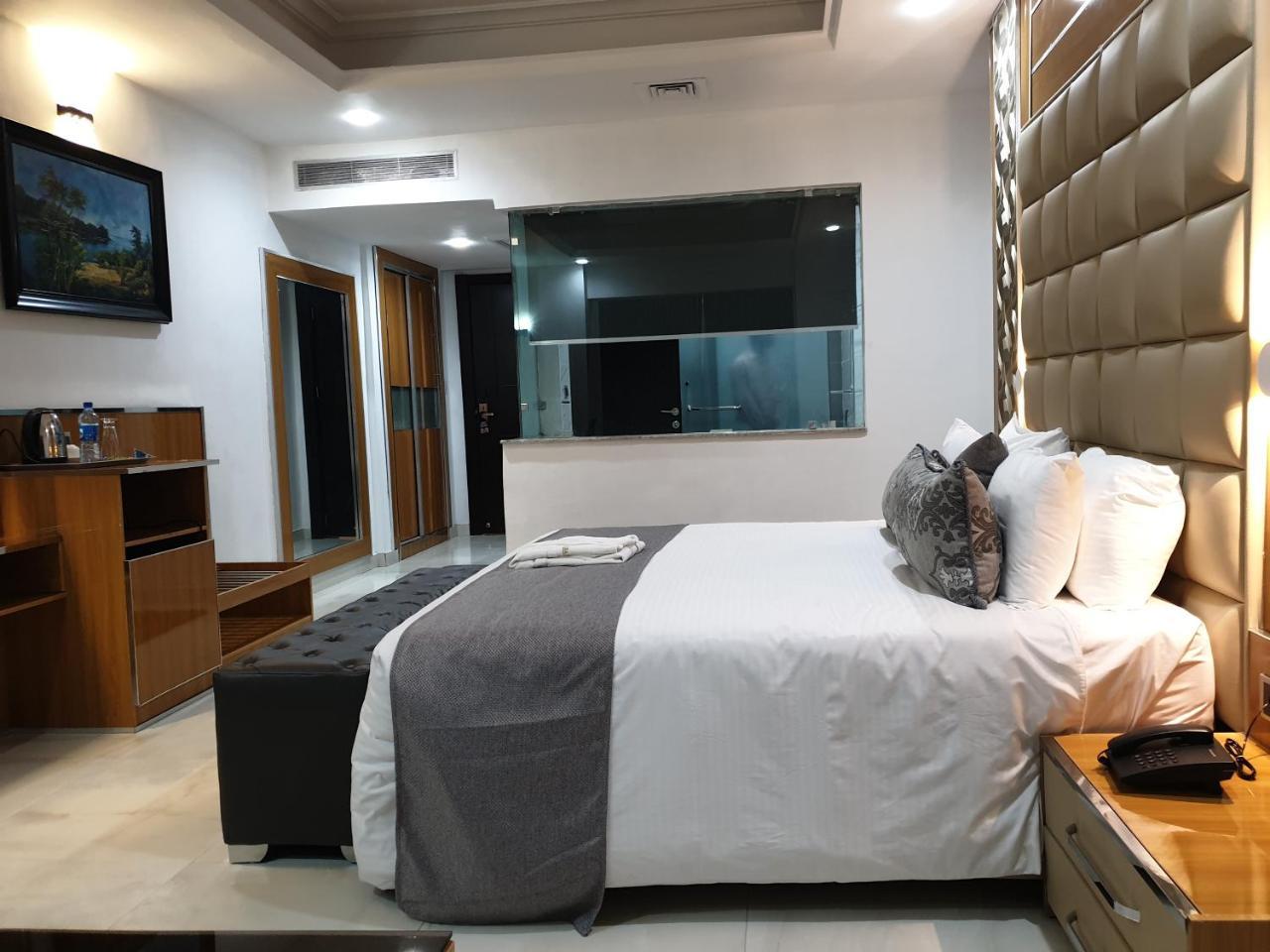 לקי Caesar'S Luxury Hotel מראה חיצוני תמונה